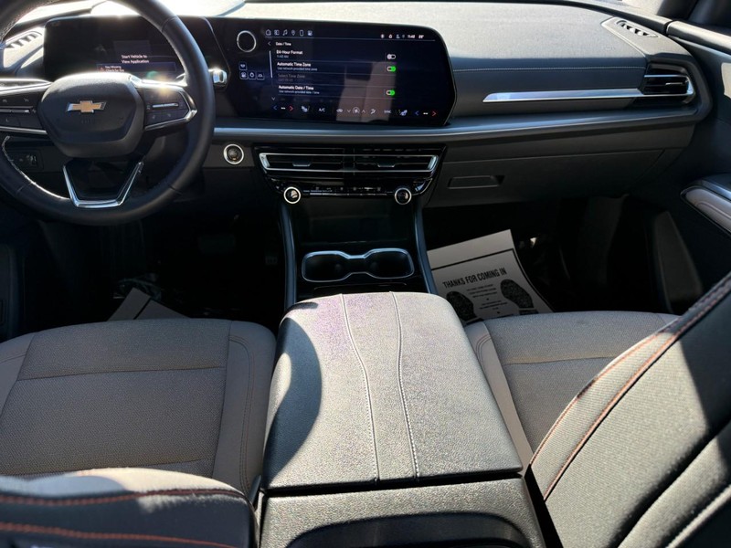 Chevrolet Traverse Vehicle Full-screen Gallery Image 12