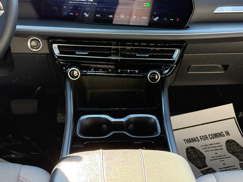 Chevrolet Traverse Vehicle Full-screen Gallery Image 15