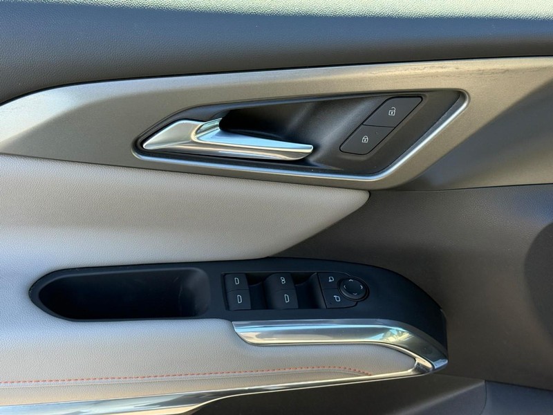 Chevrolet Traverse Vehicle Full-screen Gallery Image 16