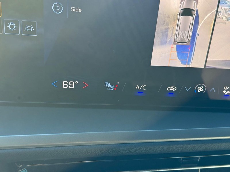 Chevrolet Traverse Vehicle Full-screen Gallery Image 22