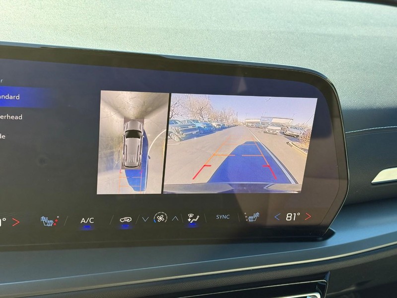 Chevrolet Traverse Vehicle Full-screen Gallery Image 23