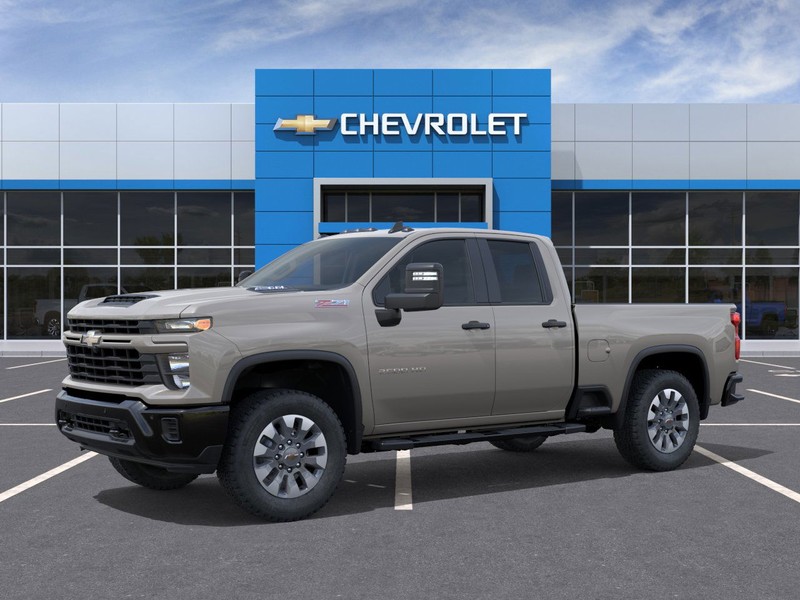 Chevrolet Silverado 2500HD Vehicle Full-screen Gallery Image 2