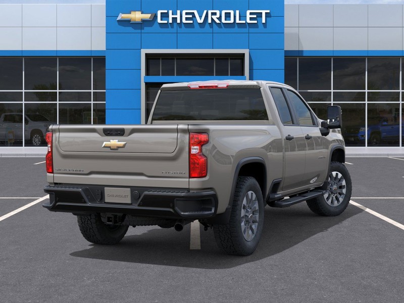 Chevrolet Silverado 2500HD Vehicle Full-screen Gallery Image 4
