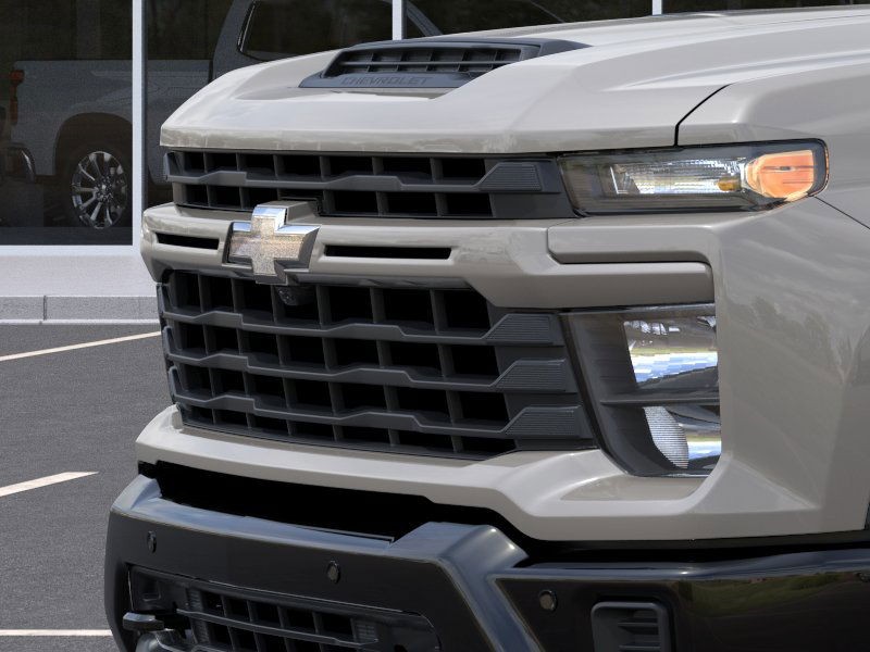 Chevrolet Silverado 2500HD Vehicle Full-screen Gallery Image 13