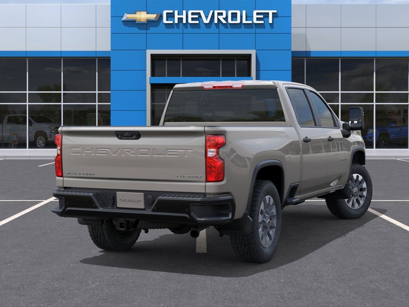 Chevrolet Silverado 2500HD Vehicle Full-screen Gallery Image 4