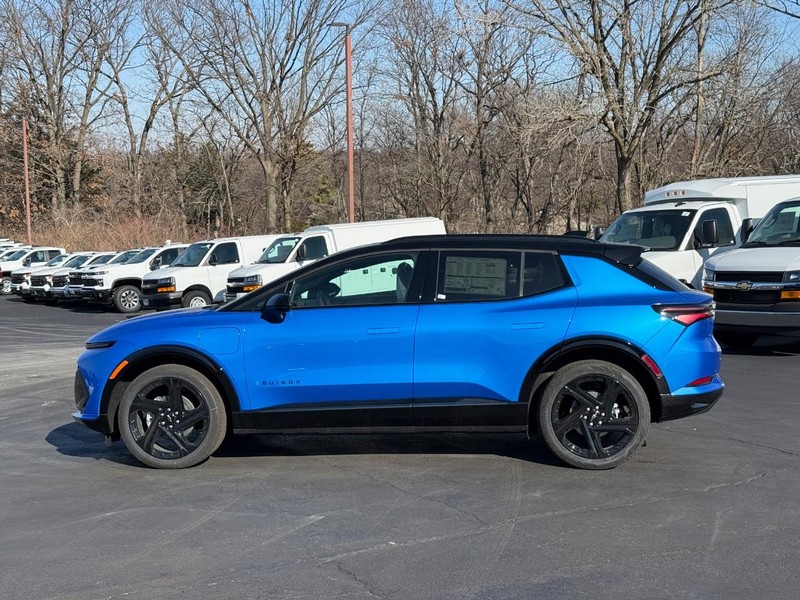 Chevrolet Equinox EV Vehicle Full-screen Gallery Image 2