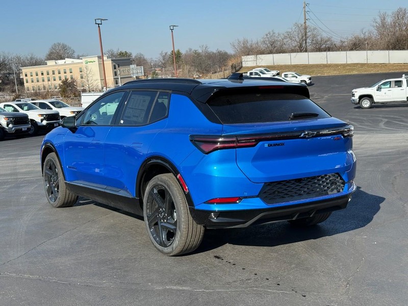 Chevrolet Equinox EV Vehicle Full-screen Gallery Image 3
