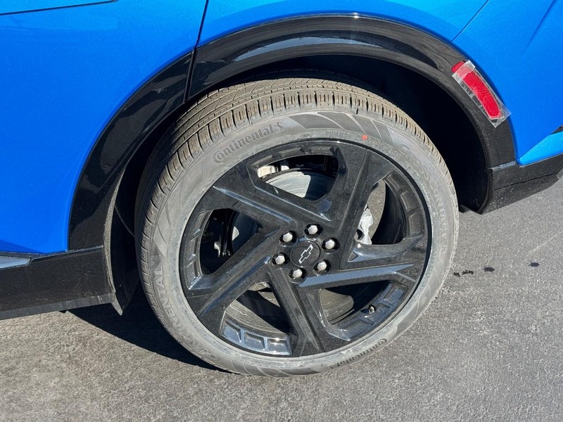 Chevrolet Equinox EV Vehicle Full-screen Gallery Image 4