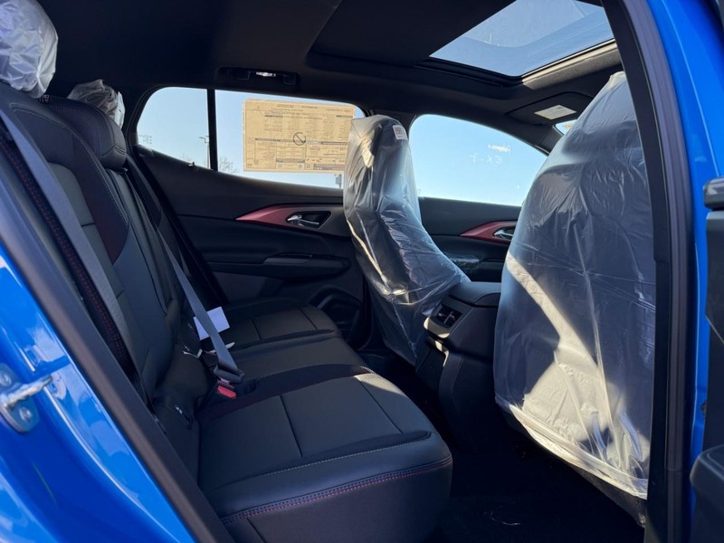 Chevrolet Equinox EV Vehicle Full-screen Gallery Image 5