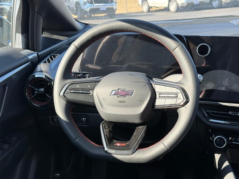 Chevrolet Equinox EV Vehicle Full-screen Gallery Image 7