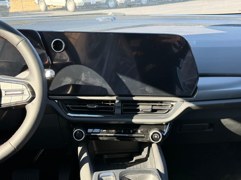 Chevrolet Equinox EV Vehicle Full-screen Gallery Image 8