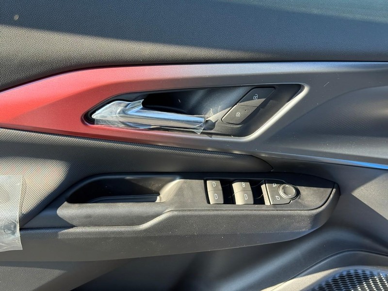 Chevrolet Equinox EV Vehicle Full-screen Gallery Image 10