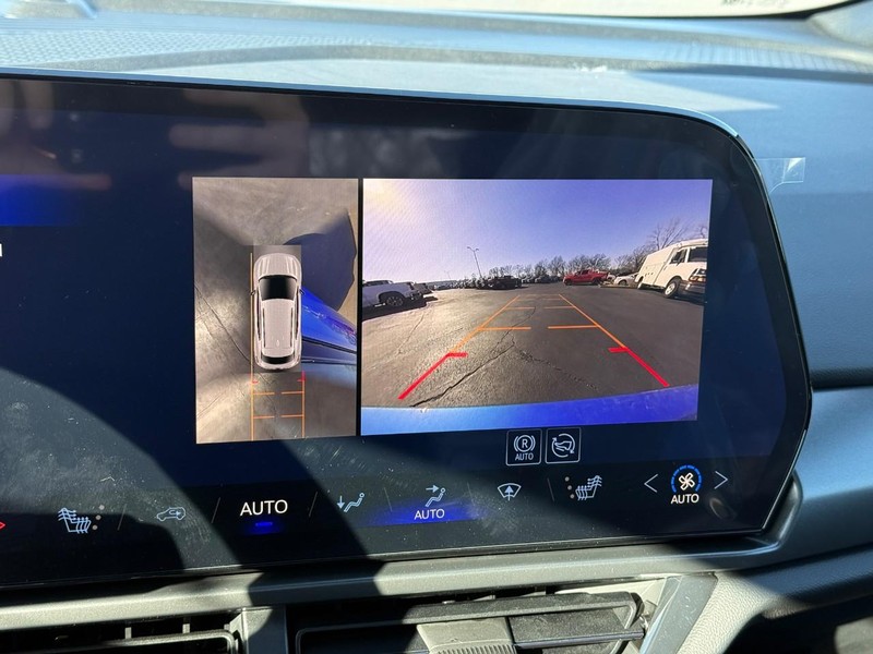 Chevrolet Equinox EV Vehicle Full-screen Gallery Image 14