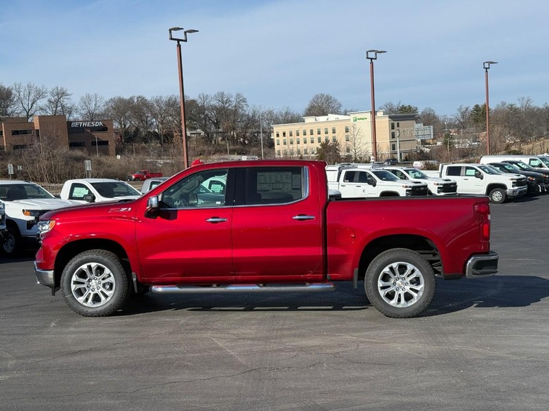 Chevrolet Silverado 1500 Vehicle Full-screen Gallery Image 2