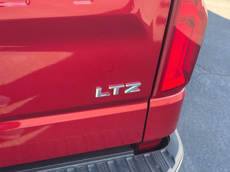 Chevrolet Silverado 1500 Vehicle Full-screen Gallery Image 5