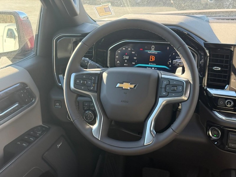Chevrolet Silverado 1500 Vehicle Full-screen Gallery Image 8