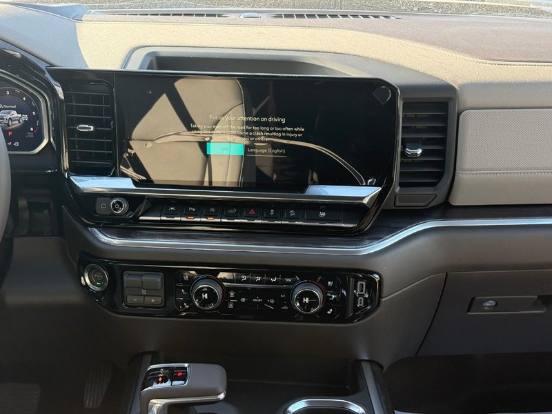 Chevrolet Silverado 1500 Vehicle Full-screen Gallery Image 9