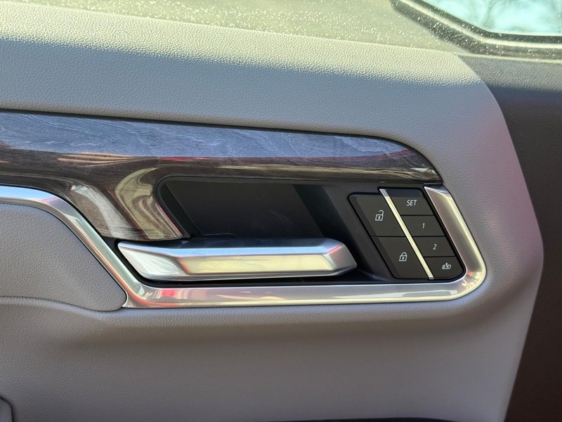 Chevrolet Silverado 1500 Vehicle Full-screen Gallery Image 12