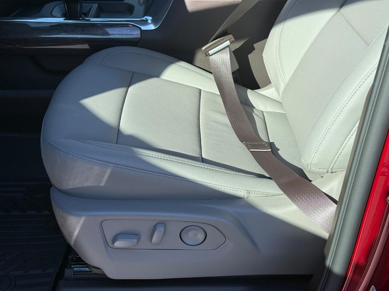 Chevrolet Silverado 1500 Vehicle Full-screen Gallery Image 13