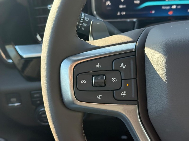 Chevrolet Silverado 1500 Vehicle Full-screen Gallery Image 15