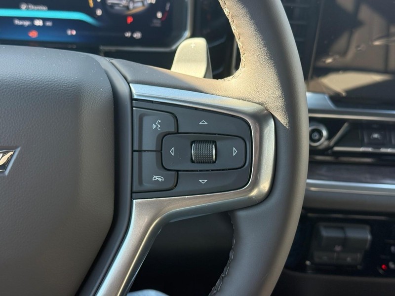 Chevrolet Silverado 1500 Vehicle Full-screen Gallery Image 16