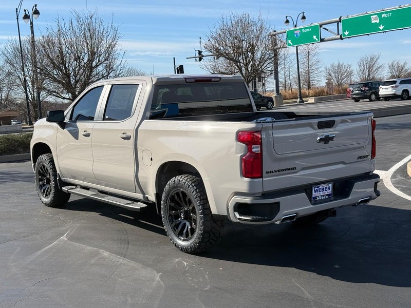 Chevrolet Silverado 1500 Vehicle Full-screen Gallery Image 3