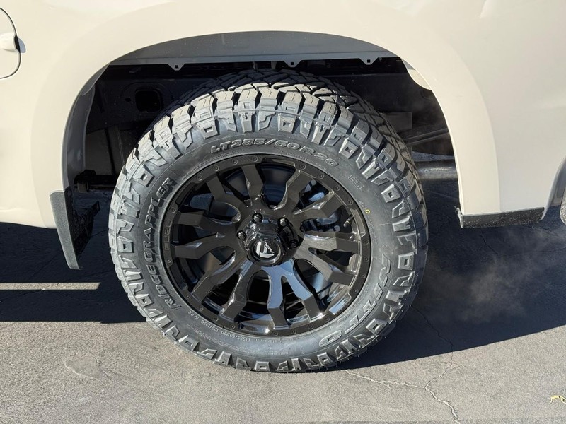 Chevrolet Silverado 1500 Vehicle Full-screen Gallery Image 4