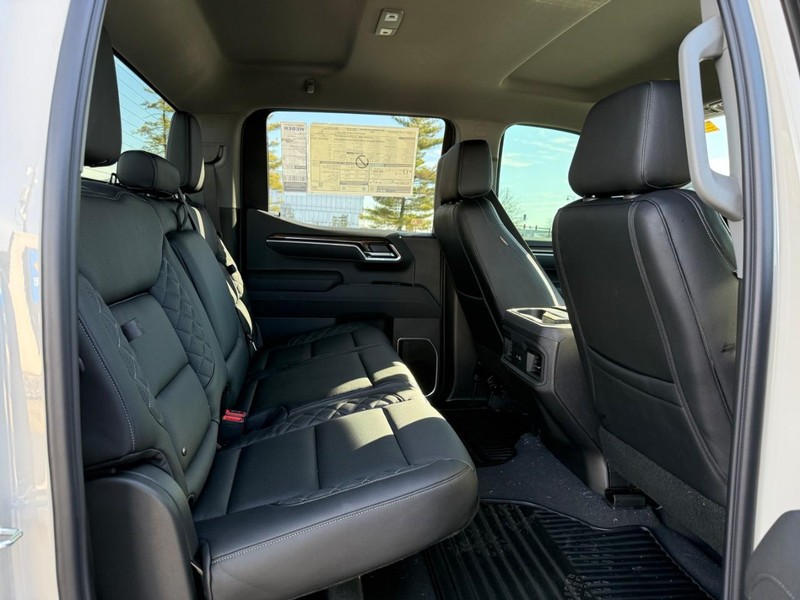 Chevrolet Silverado 1500 Vehicle Full-screen Gallery Image 6