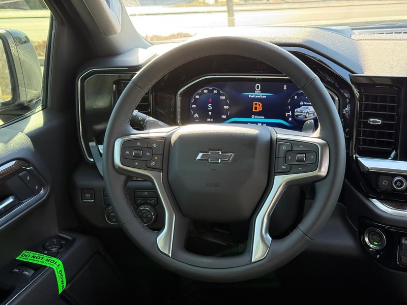 Chevrolet Silverado 1500 Vehicle Full-screen Gallery Image 8