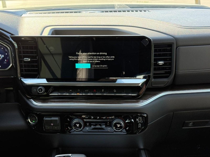 Chevrolet Silverado 1500 Vehicle Full-screen Gallery Image 9