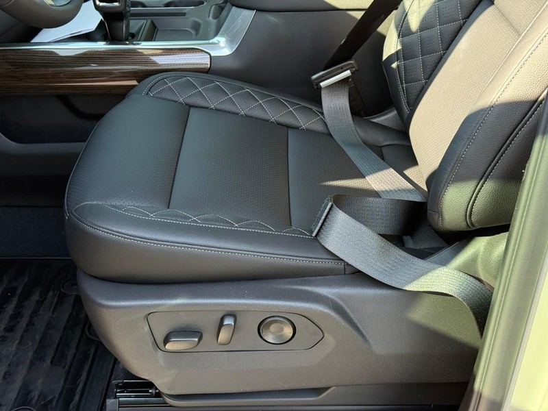 Chevrolet Silverado 1500 Vehicle Full-screen Gallery Image 11