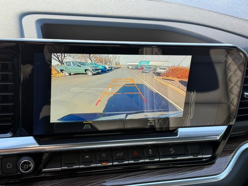 Chevrolet Silverado 1500 Vehicle Full-screen Gallery Image 14