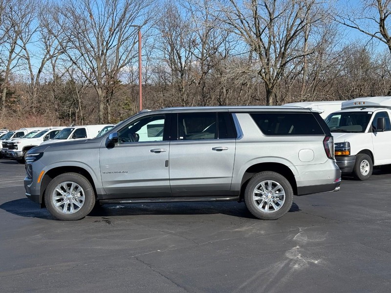 Chevrolet Suburban Vehicle Full-screen Gallery Image 2