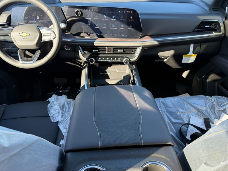 Chevrolet Suburban Vehicle Full-screen Gallery Image 6