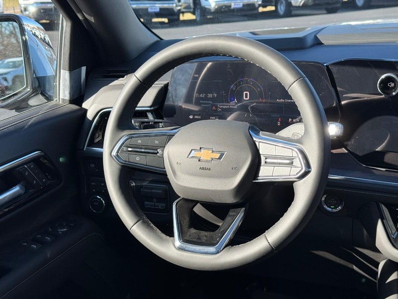 Chevrolet Suburban Vehicle Full-screen Gallery Image 7