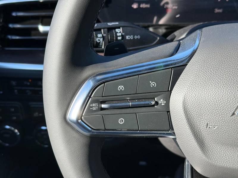 Chevrolet Suburban Vehicle Full-screen Gallery Image 12