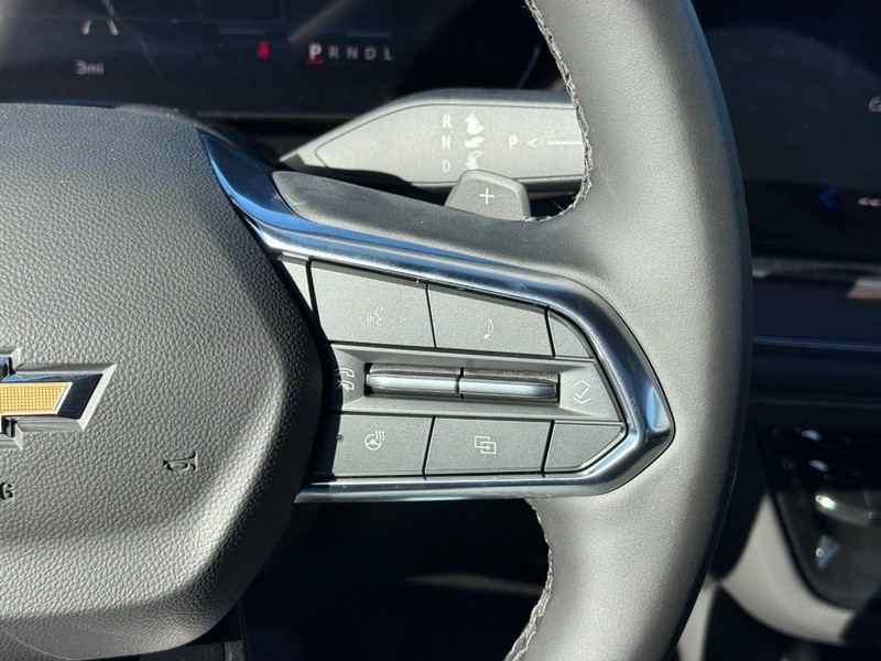 Chevrolet Suburban Vehicle Full-screen Gallery Image 13