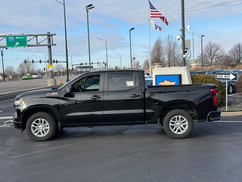 Chevrolet Silverado 1500 Vehicle Full-screen Gallery Image 2