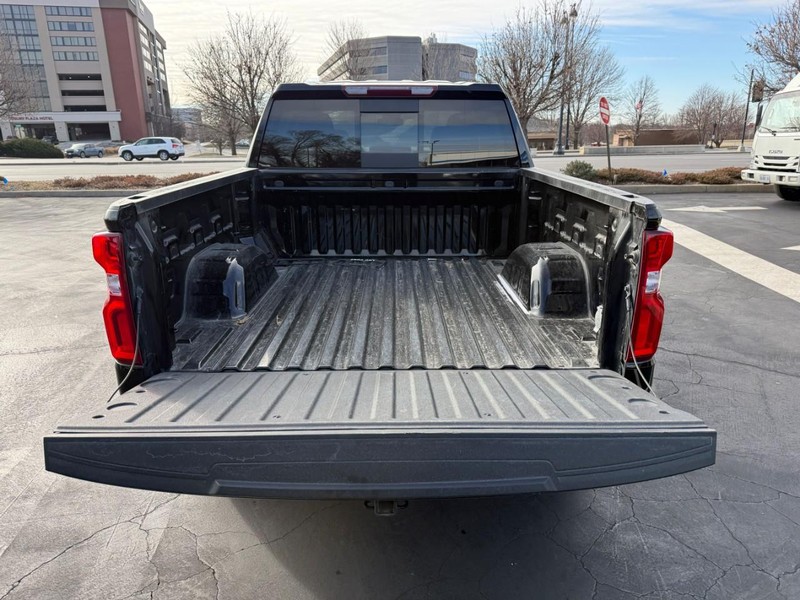 Chevrolet Silverado 1500 Vehicle Full-screen Gallery Image 5