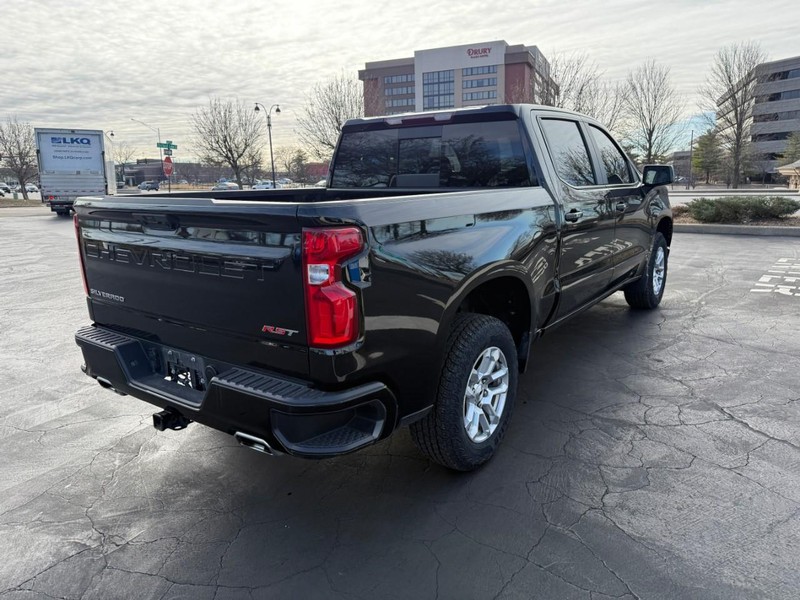 Chevrolet Silverado 1500 Vehicle Full-screen Gallery Image 7