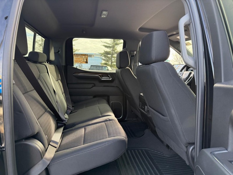 Chevrolet Silverado 1500 Vehicle Full-screen Gallery Image 10