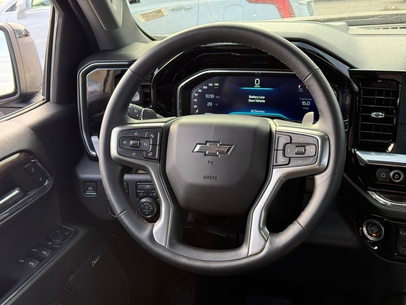 Chevrolet Silverado 1500 Vehicle Full-screen Gallery Image 12