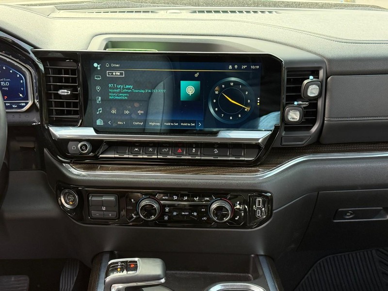 Chevrolet Silverado 1500 Vehicle Full-screen Gallery Image 13