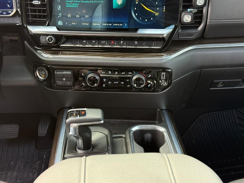 Chevrolet Silverado 1500 Vehicle Full-screen Gallery Image 14