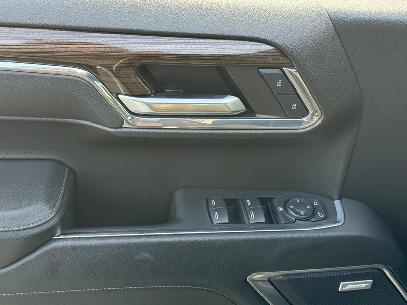 Chevrolet Silverado 1500 Vehicle Full-screen Gallery Image 15