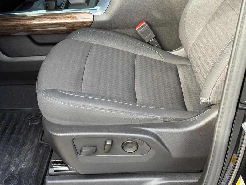 Chevrolet Silverado 1500 Vehicle Full-screen Gallery Image 16