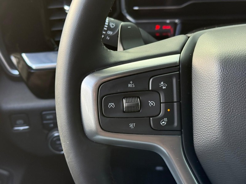 Chevrolet Silverado 1500 Vehicle Full-screen Gallery Image 18