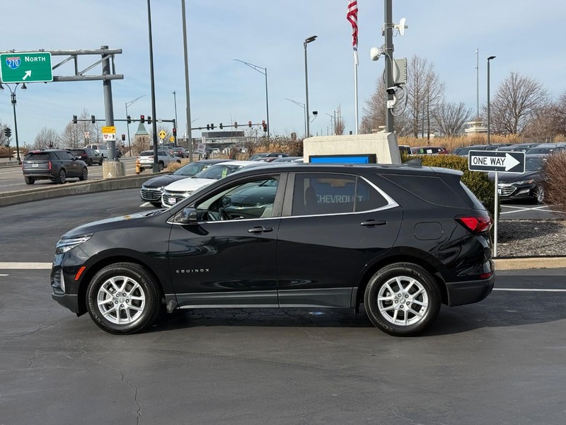 Chevrolet Equinox Vehicle Full-screen Gallery Image 2