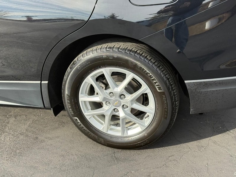 Chevrolet Equinox Vehicle Full-screen Gallery Image 4