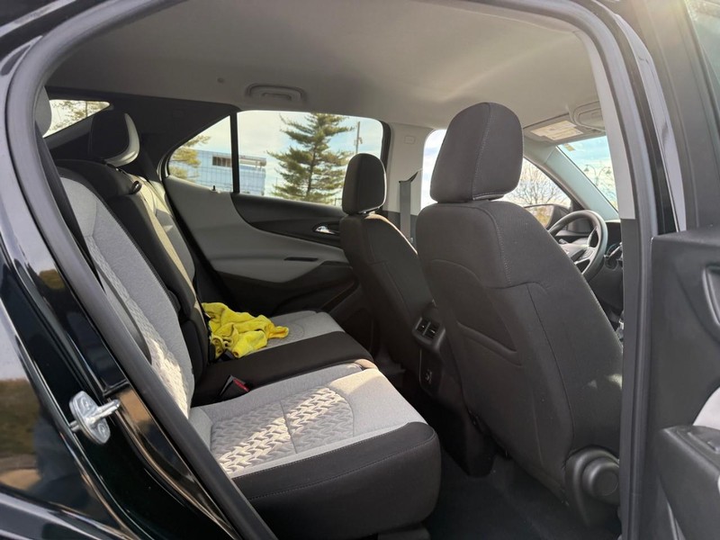 Chevrolet Equinox Vehicle Full-screen Gallery Image 10